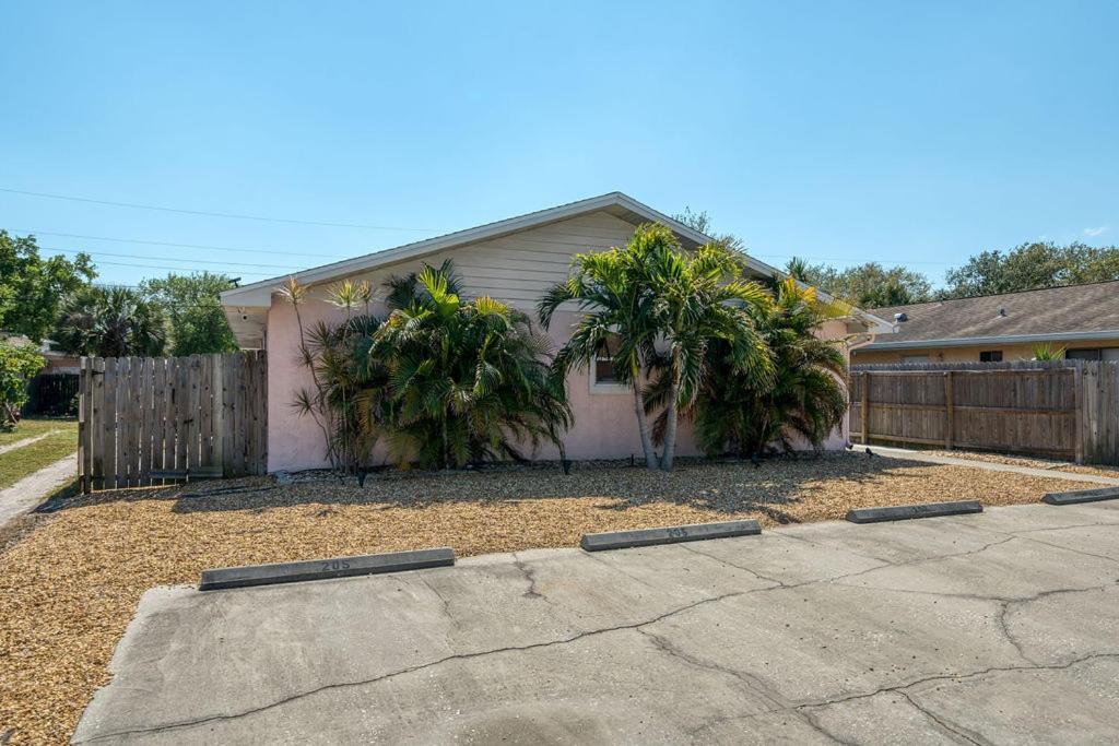 Luxury Villa 3 Blocks From The Beach With Pool A Fire Pit And Outdoor Oasis Cape Canaveral Esterno foto